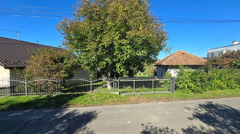 Pekný - veľký pozemok so starším domom - Podhájska 2608 m2 - 2