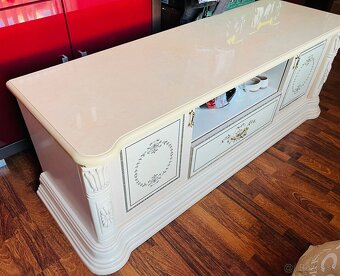 Elegantná krémová komoda - 2