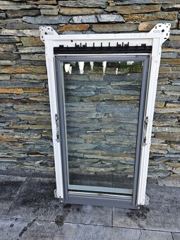 Plastová střešní okna Velux 2 ks – kompletní s rámy - 2