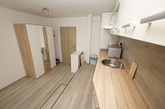 Pekný 1-i byt v s internetom a vlastným parkovaním-centrum - 2