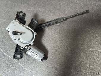 Motorcek zadneho stieraca - 2