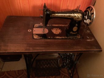 Šijací stroj zn. Singer z roku 1926-funkčný - 2