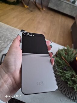 Samsung galaxy Z Flip 6 - 2