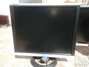 17 palcove monitory - 2