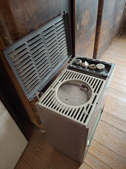 Starý petrolejovy/naftový ohrievač - 2