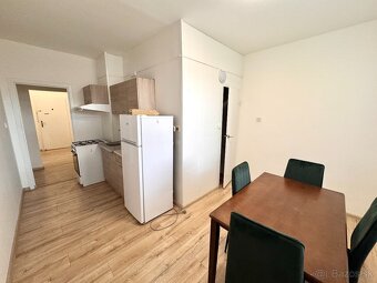 Prenájom- veľký 2i byt s balkónom B. Nemcovej, N. Zámky - 2