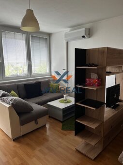 JKVreal ponúka na predaj jednoizbový byt s parkovacím státím - 2