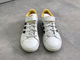Tenisky Adidas 32 - 2