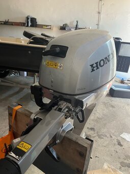 Predám lodny motor Honda 20Hp - 2