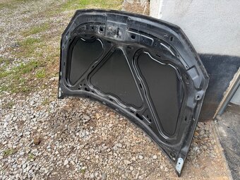 Predám kapotu na VW Polo 9N 2008 - 2