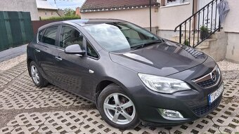 Opel astra J 1.6 - 2