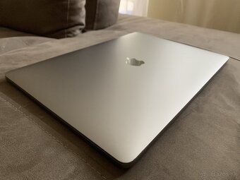 MacBook Pro 15" 2017 Space Gray - 2