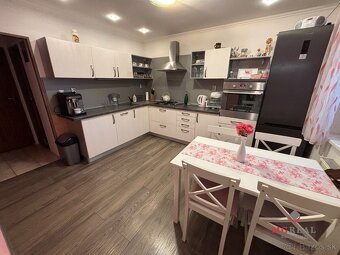 Rodinný dom Topoľčany s bazénom / Dvojgeneračný - 2