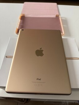 Apple iPad (2017) 128GB Wi-Fi Gold - 2