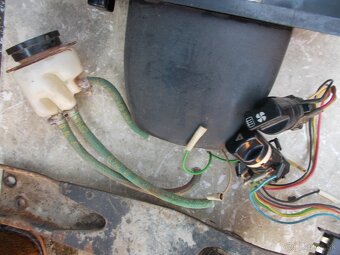 Predam pre skoda 100-120 plasty vyp nov spinac startera - 2