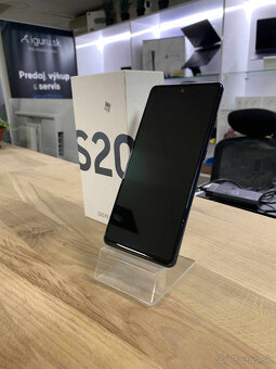 Samsung Galaxy S20 FE - 2