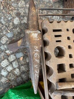 Starožitná kovadlina rohatina - 2