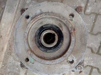 Elektro motor s prevodovkou - 2