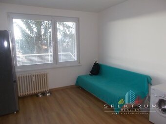 SPEKTRUM REALITY- Na Predaj 1-izbový byt, 37 m2, okres Žiar - 2