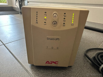 APC Smart-UPS 450 W/700 VA - 2