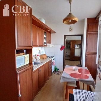 NA PREDAJ Priestranný 3-izbový byt s balkónom,blízko centra - 2