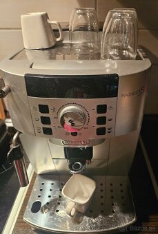 Kavovar Delongi - 2