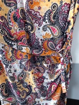 PEKNÉ FAREBNÉ ŠATY veľ.44/46 - 2