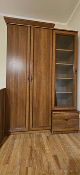 Predám vešiakovú skriňu - 2