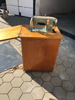 šijací stroj - 2