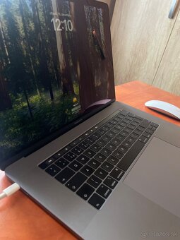 MacBook Pro 2018 15-inch, 16GB, 512GB SSD - 2