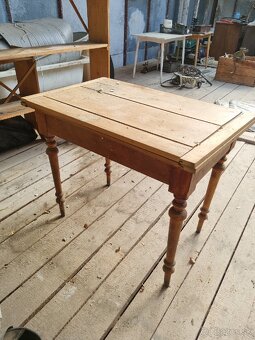 STAROŽITNÝ ROZKLADACÍ STÔL - 2