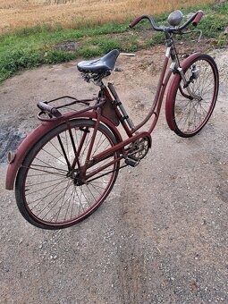 Historický stary  bicykel - 2