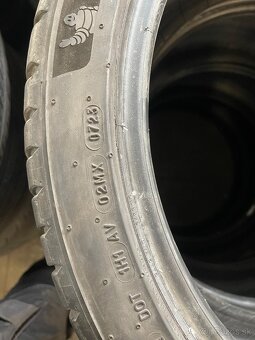 235 40 r19 - 2