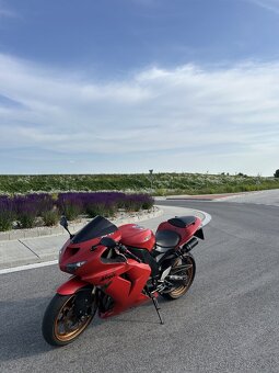 Kawasaki Ninja ZX10R - 2