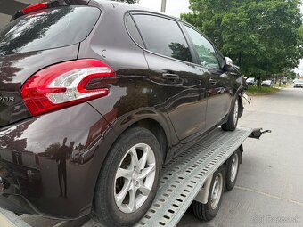 Rozpredam Peugeot 208 2013 1.2 - 2