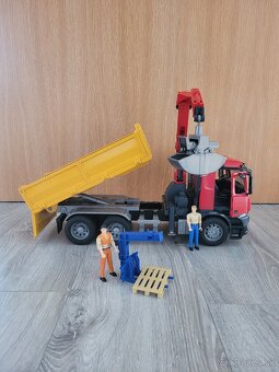 Bruder nakladne auto s rukou - 2