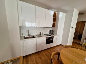 Prenájom 2-Izbového Bytu s Predzáhradkou - 2