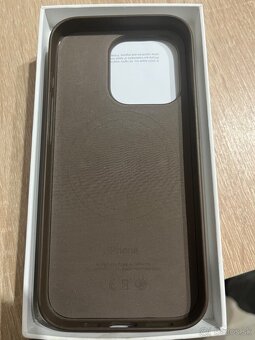 Predám FineWoven Apple magSafe 15pro - 2