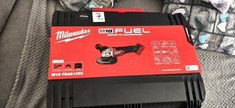 Uhlová brúska Milwaukee M18 - 2