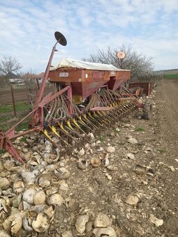 Sejačka Mistral 6000 a 7-radličný pluh - 2