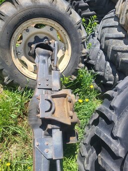 ponúkam ťažkú hnaciu nápravu na traktor  zetor - 2
