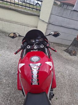 Honda CBR 929 RR - 2