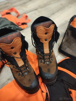 Predám, pilčícke topánky, montérky stihl, prilbu stihl - 2