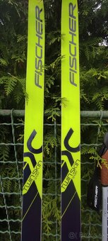 Bežecké lyže Fischer s palicami a s topánkami. - 2