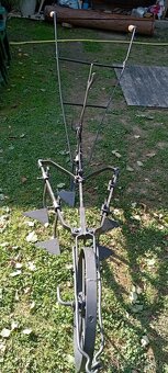 Starý kovový pluh 2 - 2