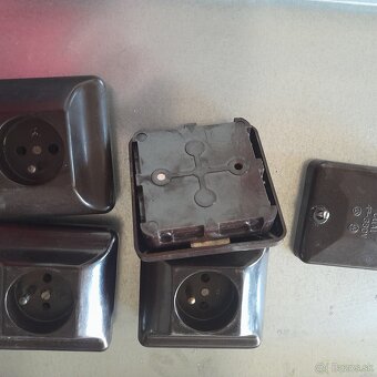 Bakelitove zásuvky - 2