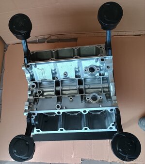 Stolík motor V6 - 2