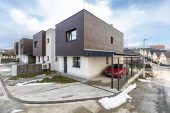 NA PREDAJ MODERNÝ 5i podpivničený RD s veľkou terasou Trnkov - 2