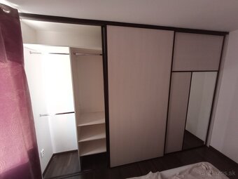 Darujem vstavanú skriňu za odvoz - 2