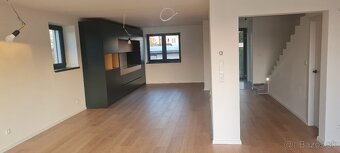 REKONŠTRUKCIA -5 IZB. RODINNÝ DOM, ŽILINA-DVOJGARÁŽ, 402m2 - 2